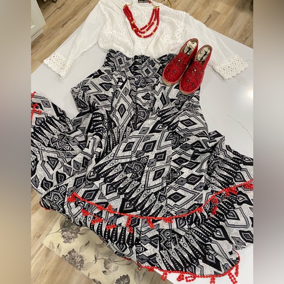 178. CHELSEA & THEODORE BLK/WHITE W/RED FRINGE SMOCK WAISTLINE FULL BODICE SKIRT - Picture 4 of 11